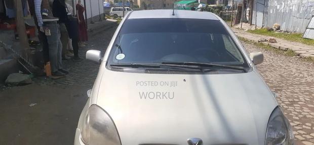 Toyota Vitz 2001 Silver