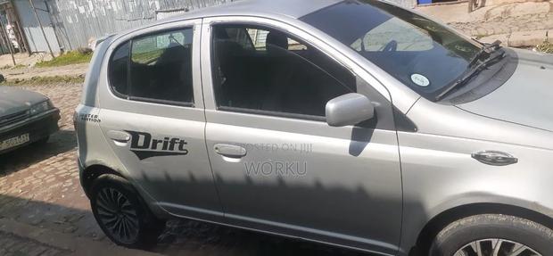 Toyota Vitz 2001 Silver