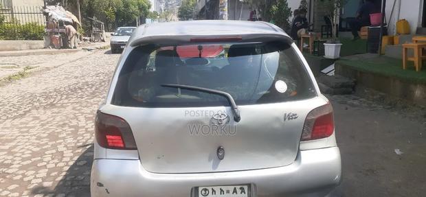 Toyota Vitz 2001 Silver