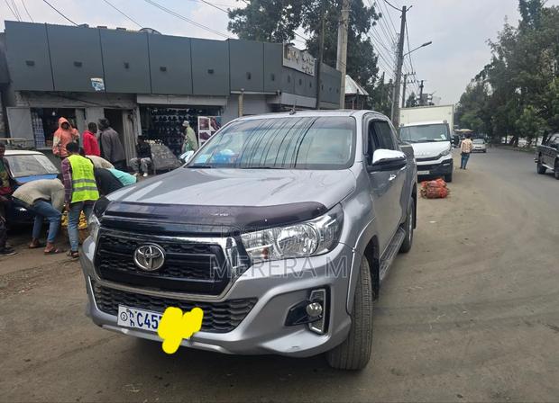 Toyota Hilux 2020 Silver