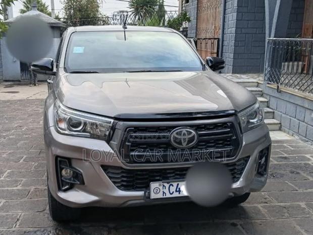 Toyota Hilux 2020 Gray
