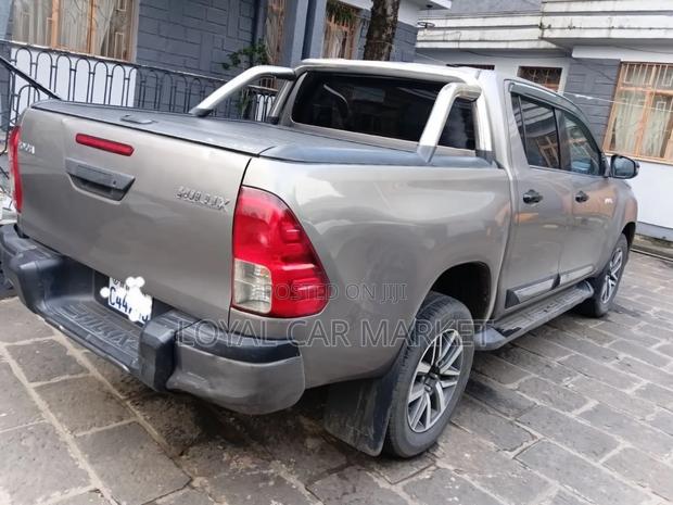 Toyota Hilux 2020 Gray