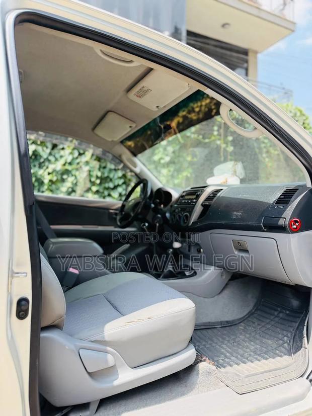 Toyota Hilux 2007 Gold
