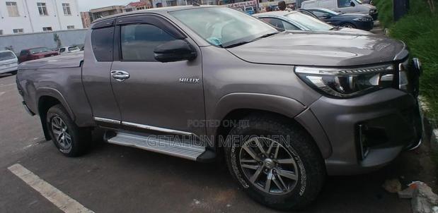 Toyota Hilux 2020 Gold