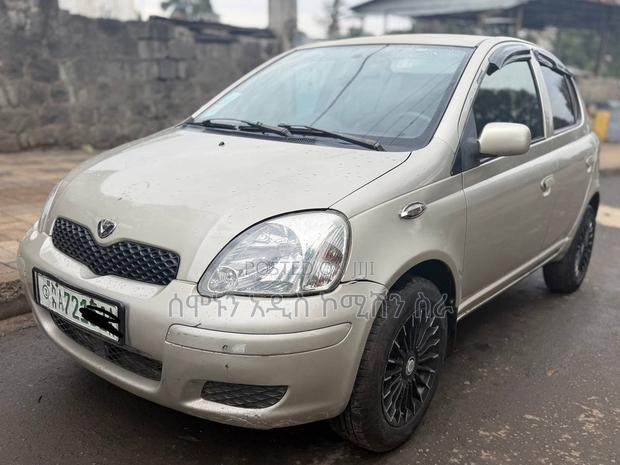 Toyota Vitz 1.0 FWD 5dr 2004 Yellow