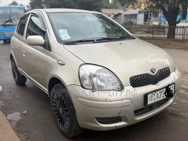 Toyota Vitz 1.0 FWD 5dr 2004 Yellow