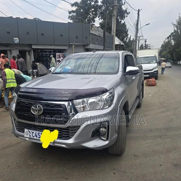 Toyota Hilux 2020 Silver