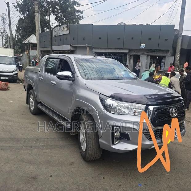 Toyota Hilux 2020 Silver
