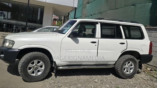 Nissan Patrol 2006 White