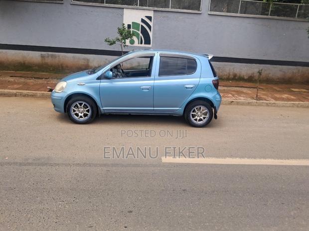 Toyota Vitz 2002 Blue