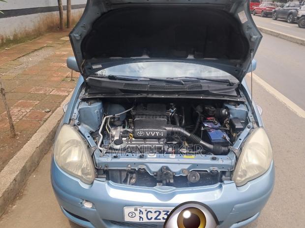 Toyota Vitz 2002 Blue