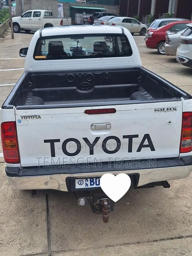 Toyota Hilux 2011 White