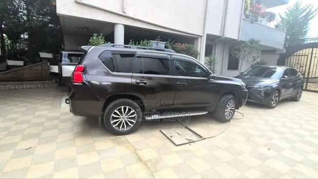 Toyota Land Cruiser Prado 2018 Gray