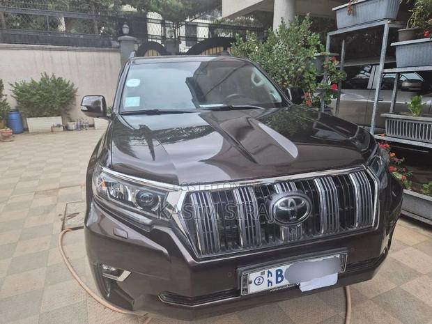 Toyota Land Cruiser Prado 2018 Gray