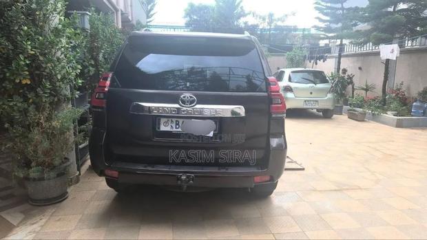 Toyota Land Cruiser Prado 2018 Gray