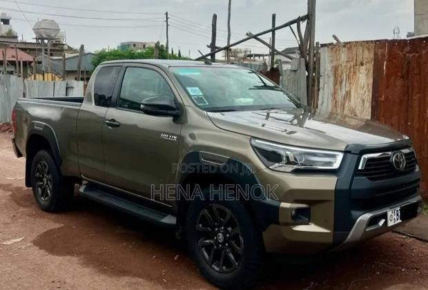 Toyota Hilux 2021 Gray
