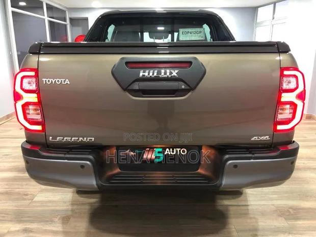 Toyota Hilux 2021 Gray