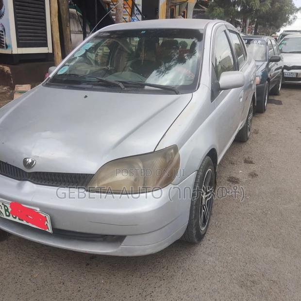 Toyota Platz 2002