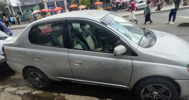 Toyota Platz 2002