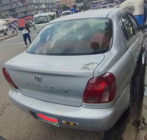 Toyota Platz 2002