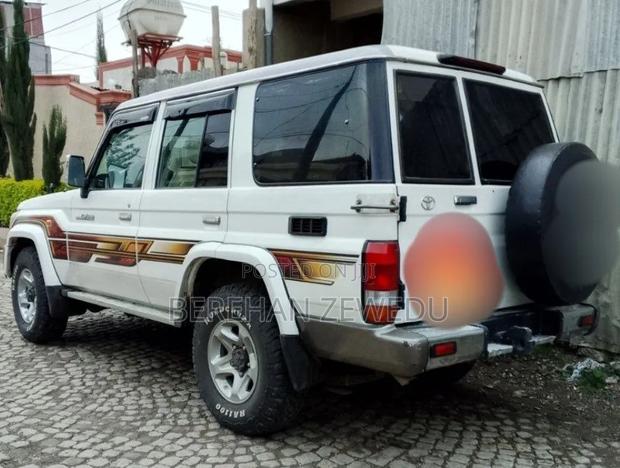 Toyota Land Cruiser 2012 White