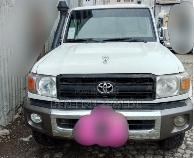 Toyota Land Cruiser 2012 White