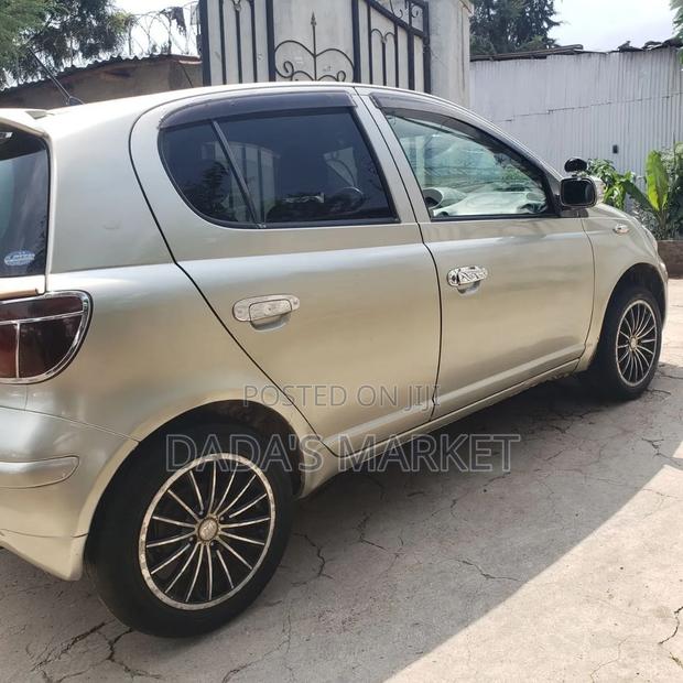Toyota Vitz 2002 Gold
