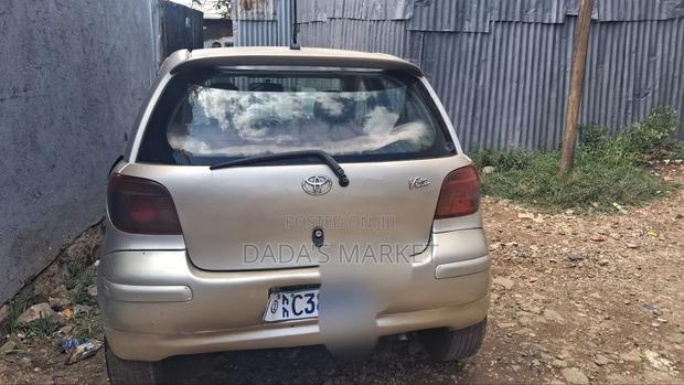 Toyota Vitz 2002 Gold