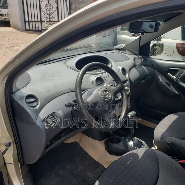 Toyota Vitz 2002 Gold