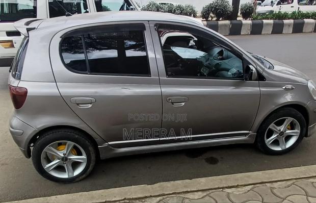 Toyota Vitz 2003 Silver