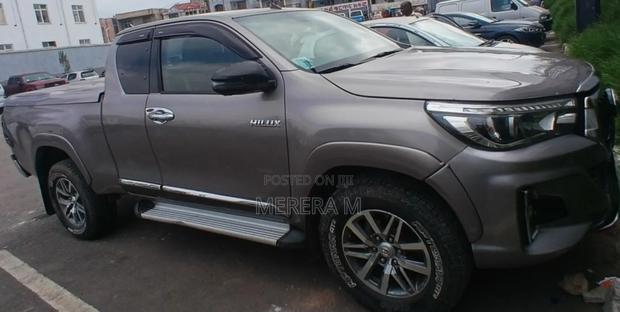 Toyota Hilux 2020 Silver