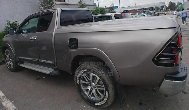 Toyota Hilux 2020 Silver