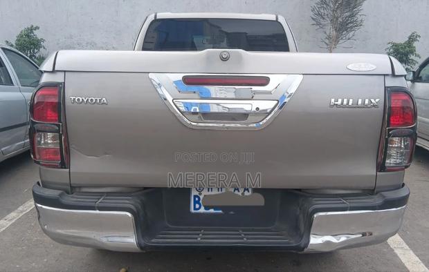 Toyota Hilux 2020 Silver