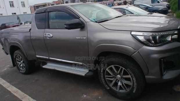 Toyota Hilux 2020 Silver