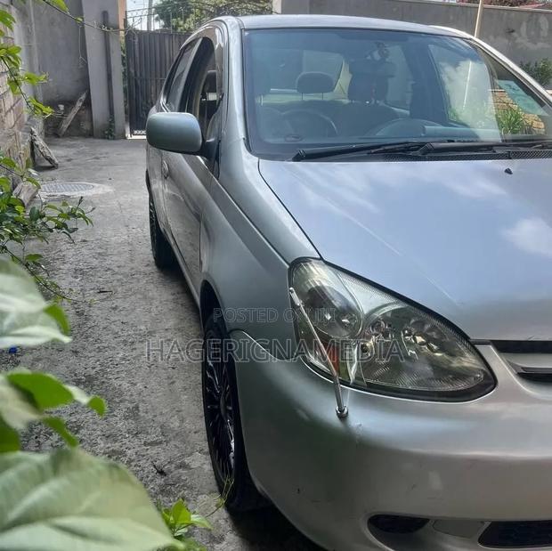 Toyota Platz 2005 Silver