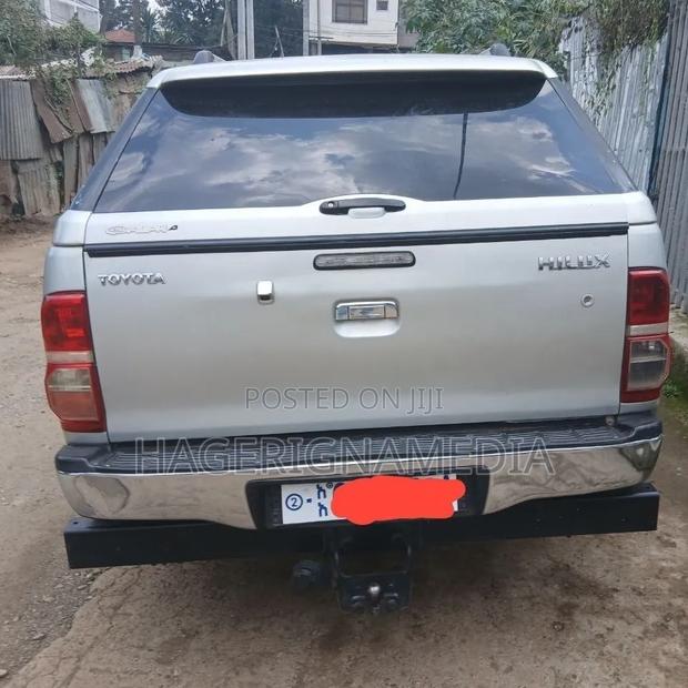 Toyota Hilux 2012 Silver