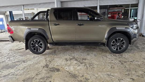 Toyota Hilux 2021 Gray