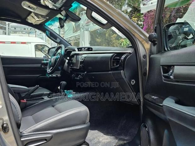 New Toyota Hilux 2025 Gray