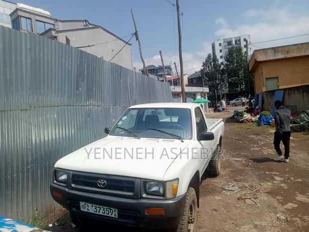 Toyota Hilux 1994 White