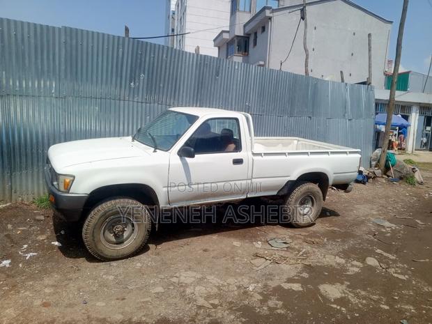 Toyota Hilux 1994 White