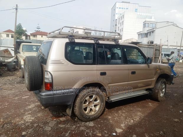 Toyota Land Cruiser 1999 Gold
