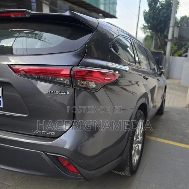 Toyota Highlander Hybrid 2024 Gray