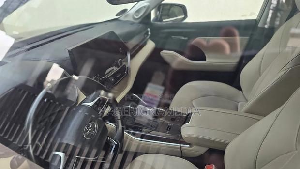 Toyota Highlander Hybrid 2024 Gray