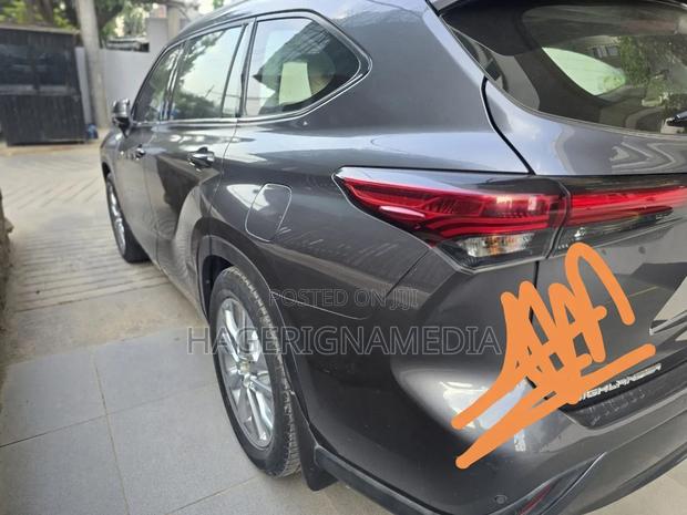 Toyota Highlander Hybrid 2024 Gray