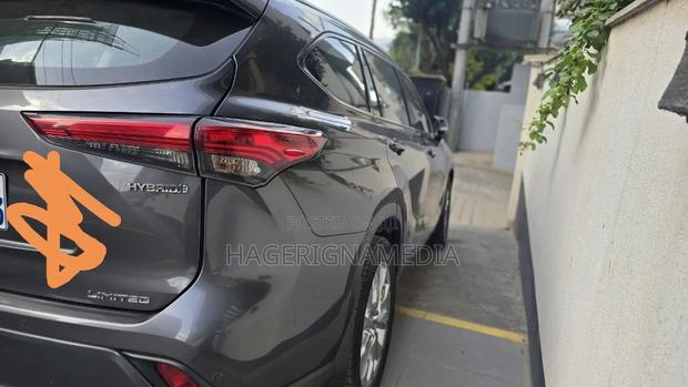 Toyota Highlander Hybrid 2024 Gray
