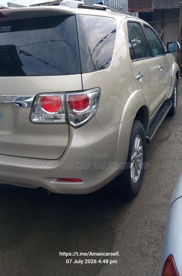 Toyota Fortuner 2011 Beige
