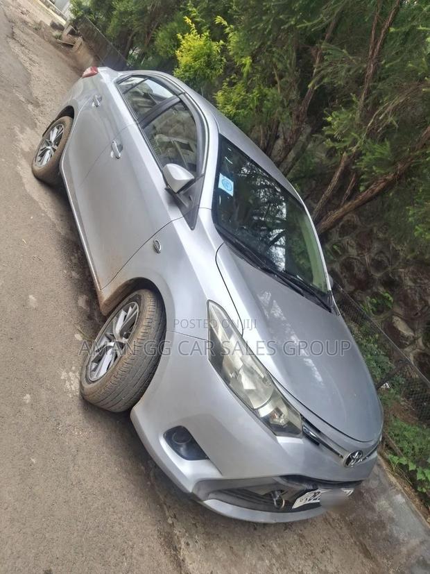 Toyota Yaris 2016 Silver