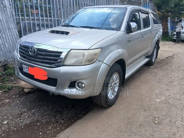 Toyota Hilux 2012 Silver