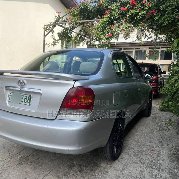Toyota Platz 2005 Silver