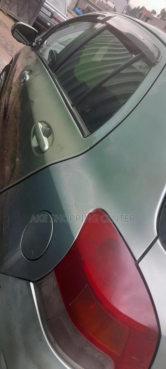 Toyota Yaris 2010 Green